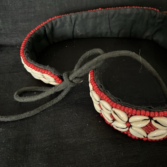 Beaded Belt Vintage Traditional Nepalese Cowrie Shells Red Beads Turquoise Inlay - Picture 6 of 7